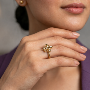 Elegance Swirl Crystal Gold Ring