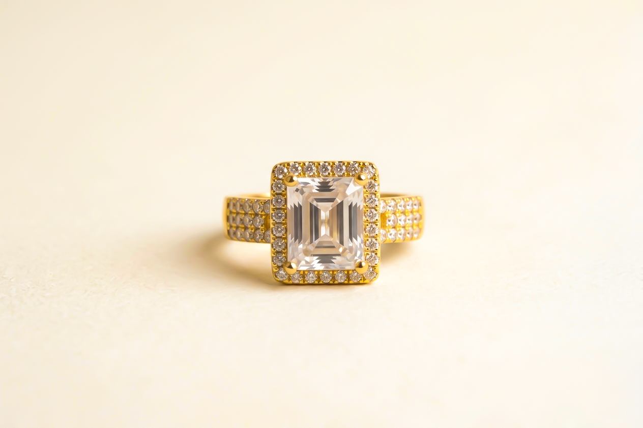 Royal Spark Emerald Ring - Image 2