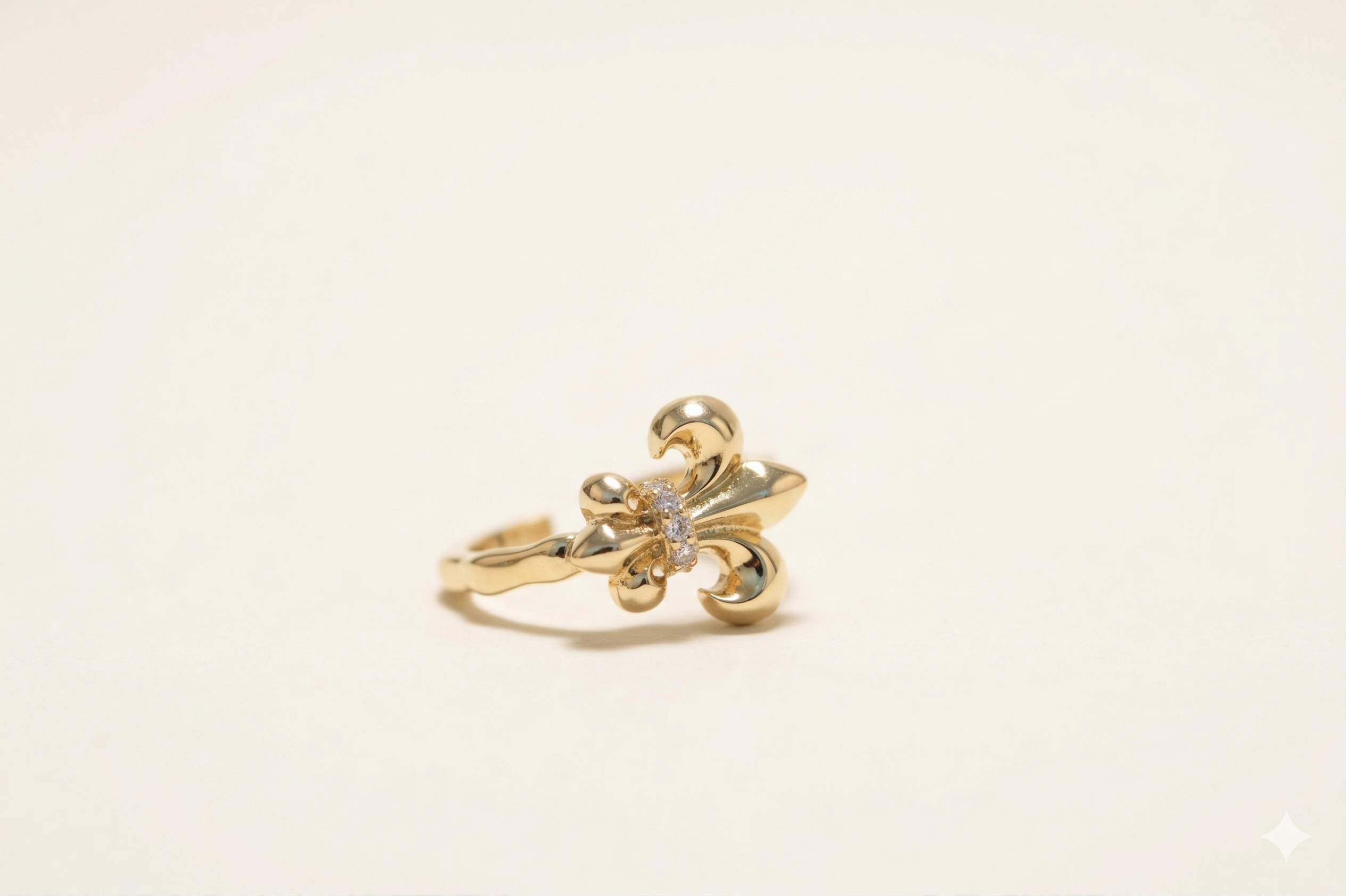 Elegance Swirl Crystal Gold Ring - Image 3